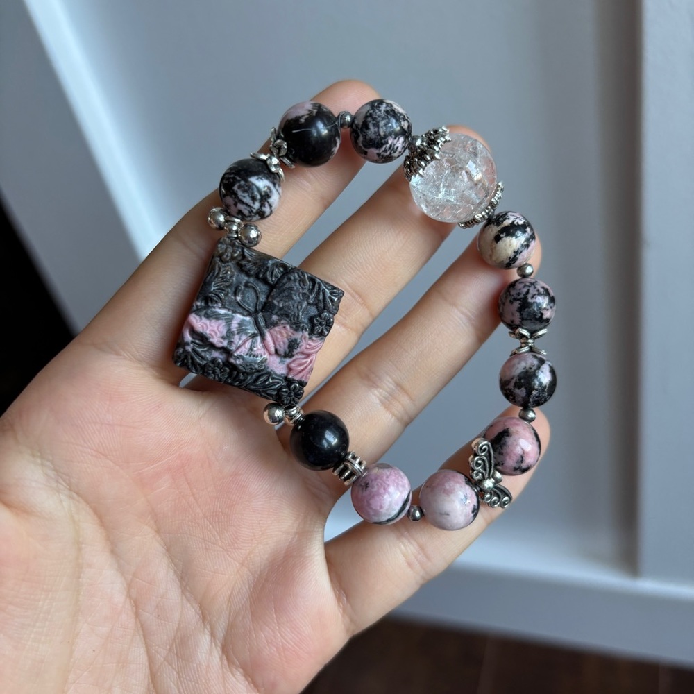 Elegant Pink and Black Beaded Bracelet